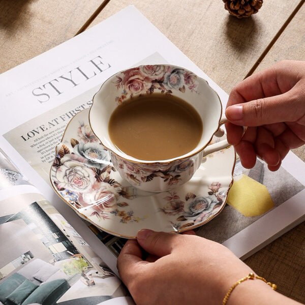 European-Style Delicate Floral Coffee Cup and Saucer Western Vintage Gold-Painted Ceramic Mug Premium-Quality Household Tea Cup and Water Glass